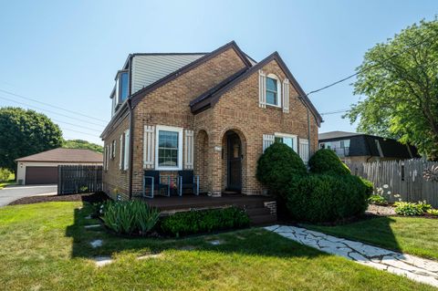 Photo of 4270 S Nicholson Ave, Saint Francis, WI 53235 (MLS # 1970911)