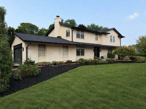 Photo of 15370 Santa Maria Dr, Brookfield, WI 53005 (MLS # 1973194)