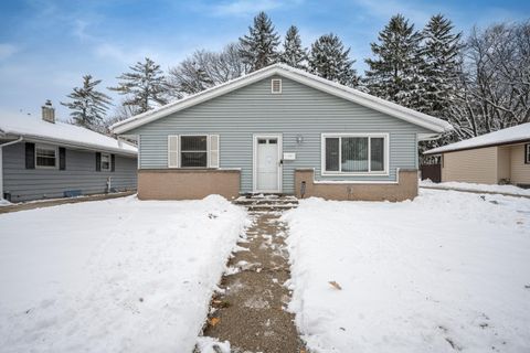 Photo of 4640 W brentwood Ct, Milwaukee, WI 53223 (MLS # 1944716)