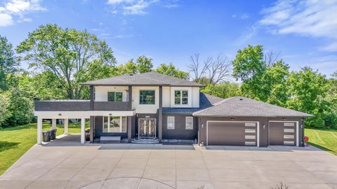 Photo of 7341 S 76th St, Franklin, WI 53132 (MLS # 1963420)