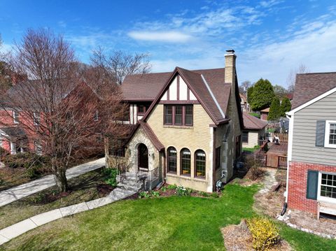 Photo of 315 N Pinecrest St, Milwaukee, WI 53208 (MLS # 1957869)