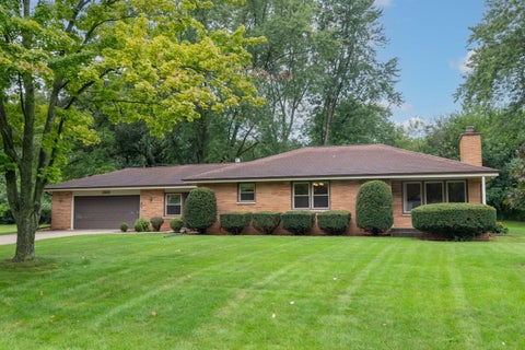 Photo of 1865 Lone Oak Cir W, Brookfield, WI 53045 (MLS # 1979643)