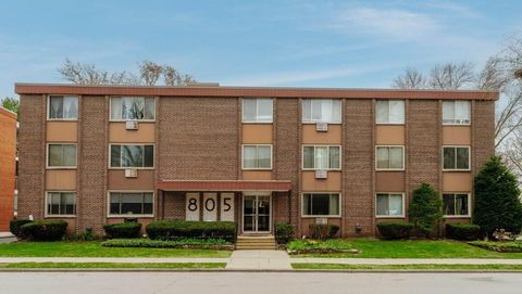 805 E Henry Clay St, Whitefish Bay, WI 53217 - #: 1937324