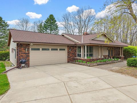 Photo of 4896 Sunset View Dr, West Bend, WI 53095 (MLS # 1961496)
