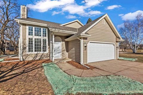 Photo of N27W26457 Christian Ct W, Pewaukee, WI 53072 (MLS # 1951081)