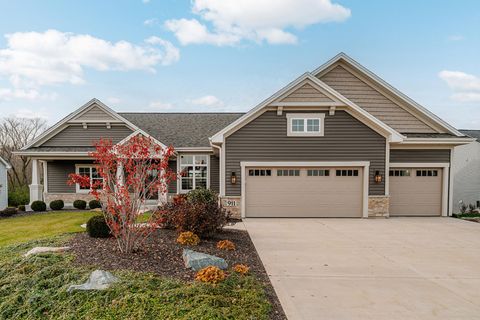 Photo of 911 Kohlwey Dr, Grafton, WI 53024 (MLS # 1956098)