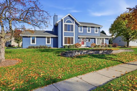 Photo of 858 Laureate Dr, Pewaukee, WI 53072 (MLS # 1951043)