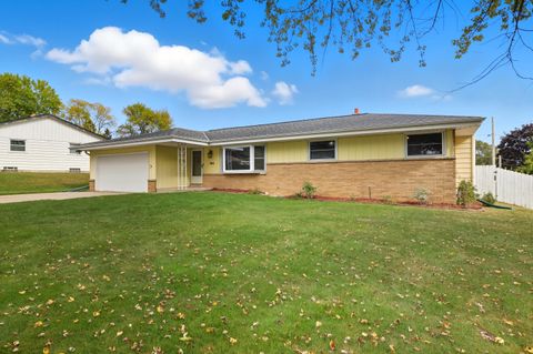 Photo of 7416 N 42nd St, Milwaukee, WI 53209 (MLS # 1939649)