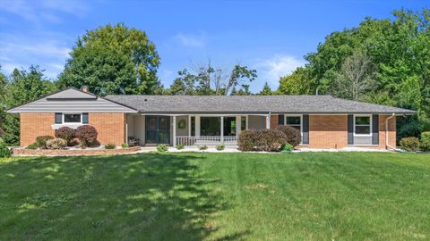 Photo of 11318 N Glenwood Dr, Mequon, WI 53097 (MLS # 1968983)