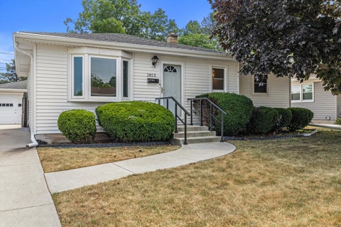 Photo of 1815 Jupiter Ave, Racine, WI 53404 (MLS # 1981656)