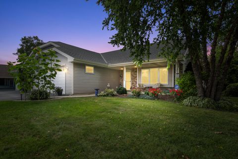 Photo of 3359 Sanctuary Dr, South Milwaukee, WI 53172 (MLS # 1935141)