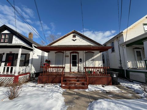 Photo of 923 Racine St, Racine, WI 53403 (MLS # 1953147)