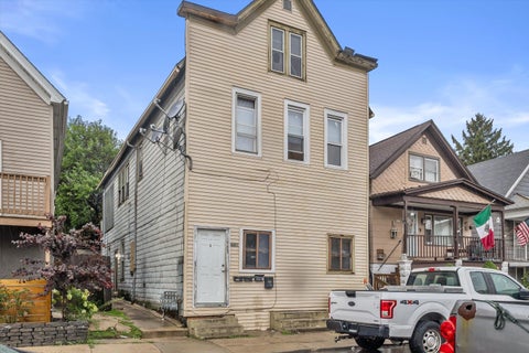 Photo of 2421 S 5th Pl, Milwaukee, WI 53207 (MLS # 1979407)