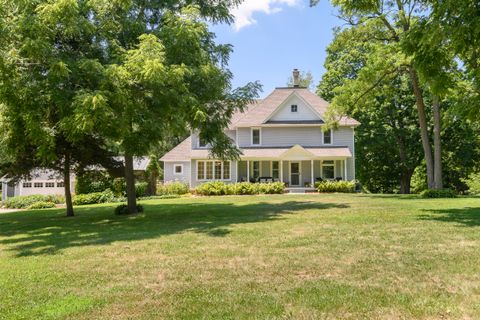 Photo of W247S8375 Stonehill Dr, Vernon, WI 53149 (MLS # 1971981)