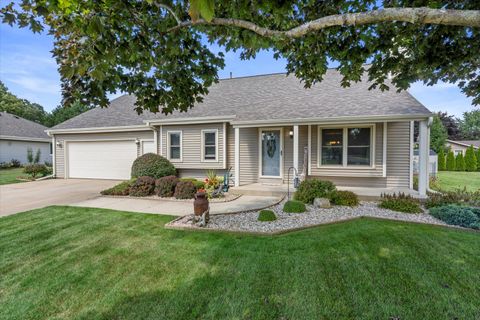 Photo of 8230 W Southview Dr, Franklin, WI 53132 (MLS # 1933228)