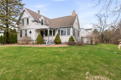 Photo of 11004 N Range Line Rd, Mequon, WI 53092 (MLS # 1955355)