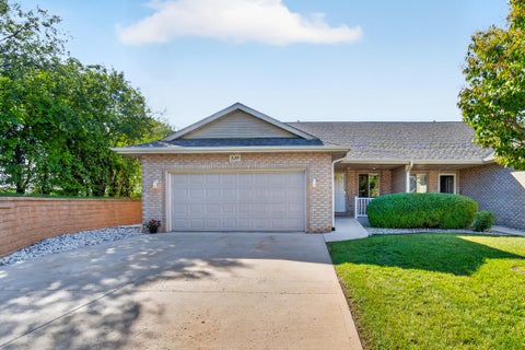Photo of 539 Bolson Dr, Oconomowoc, WI 53066 (MLS # 1984107)