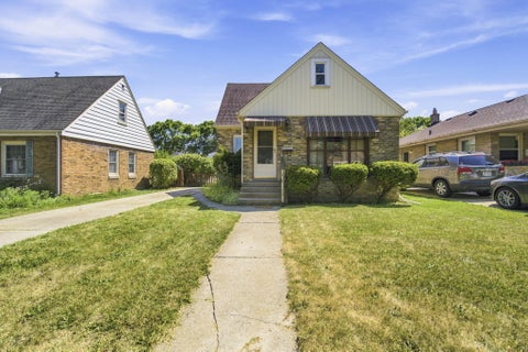 Photo of 2915 E Allerton Ave, Saint Francis, WI 53235 (MLS # 1971819)