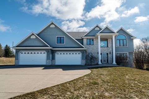 Photo of 5290 Fawn Trl, Addison, WI 53027 (MLS # 1962941)