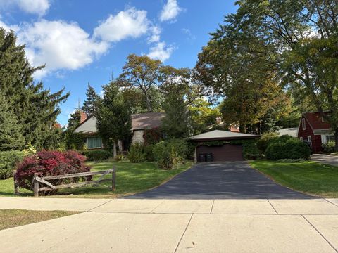 Photo of 4710 S 35th St, Greenfield, WI 53221 (MLS # 1939753)