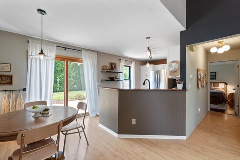 Photo of 8619 S Stone Creek Dr, Oak Creek, WI 53154 (MLS # 1925597)