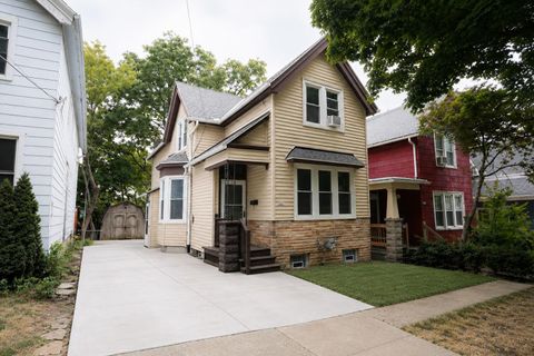 Photo of 2447 S Burrell St, Milwaukee, WI 53207 (MLS # 1972574)