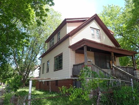 Photo of 2532 W Lloyd St, Milwaukee, WI 53205 (MLS # 1966191)