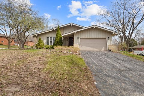 Photo of N42W5598 Wilshire Dr, Cedarburg, WI 53012 (MLS # 1959085)