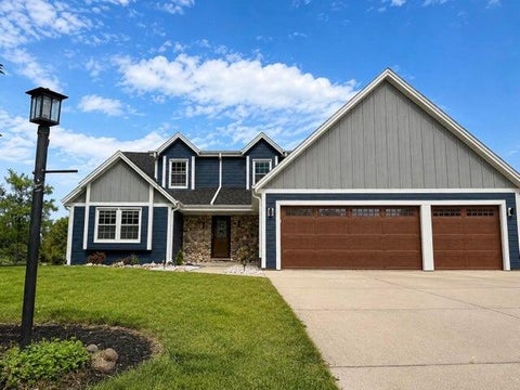 Photo of N146W10907 Heritage Pkwy, Germantown, WI 53022 (MLS # 1979092)