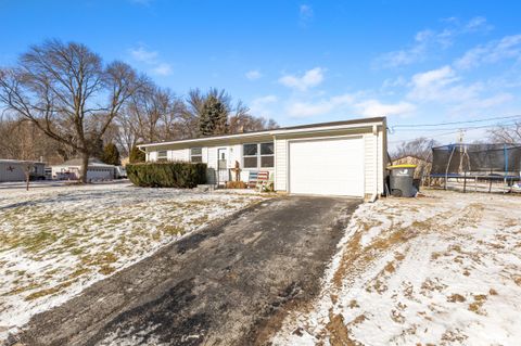 Photo of 816 Birch Dr, Waukesha, WI 53188 (MLS # 1947552)