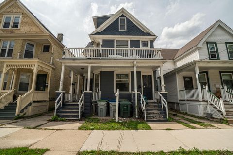Photo of 2405 N Frederick Ave, Milwaukee, WI 53211 (MLS # 1960118)