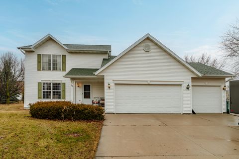 Photo of 25 Pennycress Ct, Fond Du Lac, WI 54935 (MLS # 1952976)