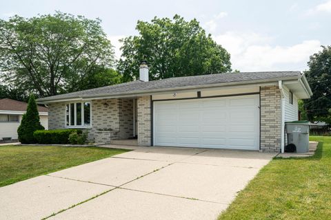 Photo of 8625 W Petersik St, Milwaukee, WI 53224 (MLS # 1969902)