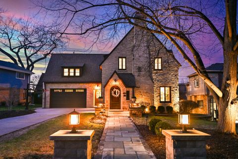 Photo of 8204 Brookside Pl, Wauwatosa, WI 53213 (MLS # 1957708)