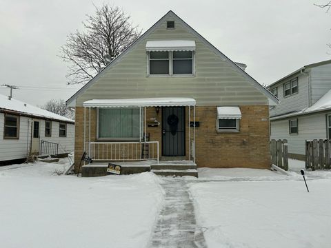 Photo of 5666 N 97th St, Milwaukee, WI 53225 (MLS # 1947955)