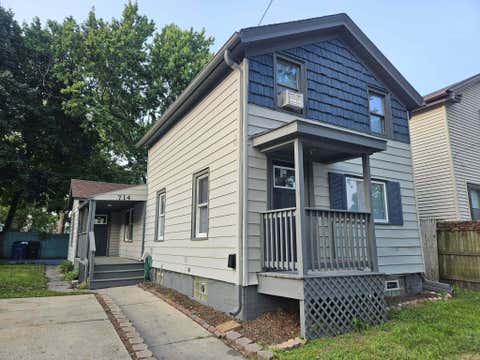 Photo of 714 Kewaunee St, Racine, WI 53402 (MLS # 1975817)