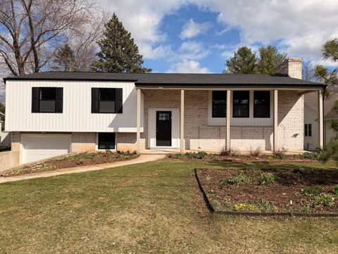 Photo of 1413 Center St, Watertown, WI 53098 (MLS # 1955536)