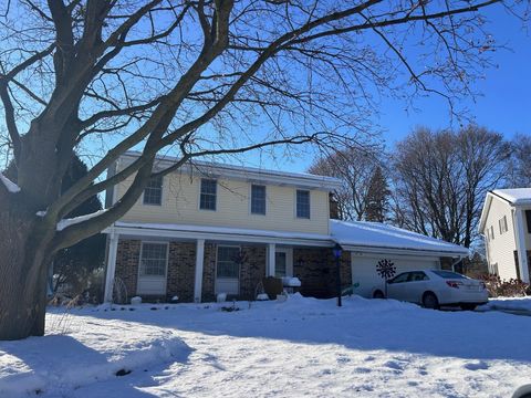 Photo of W53N813 Manchester Sq, Cedarburg, WI 53012 (MLS # 1945399)