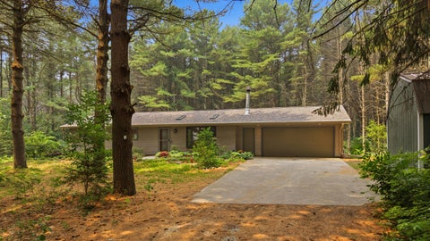 Photo of N1822 Nuestro Dr, Holland, WI 53070 (MLS # 1972205)