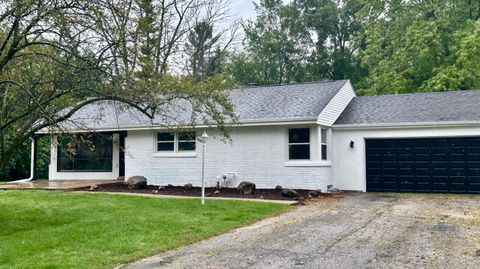Photo of 5225 Tuckaway Dr, Greenfield, WI 53221 (MLS # 1961482)