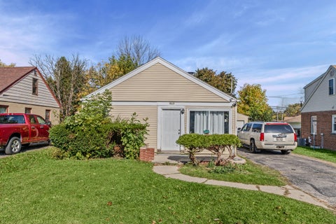 Photo of 8618 W Cleveland Ave, West Allis, WI 53227 (MLS # 1986218)