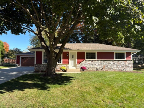 Photo of 2530 Marigold Ct, Caledonia, WI 53402 (MLS # 1985400)