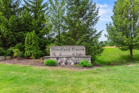 Photo of 6741 S Prairiewood Ln, Franklin, WI 53132 (MLS # 1974434)