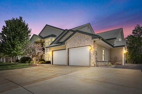 Photo of 10210 W Deerwood Ln, Franklin, WI 53132 (MLS # 1962017)