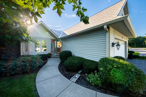 Photo of 451 White Oak Trl, Hartland, WI 53029 (MLS # 1979964)