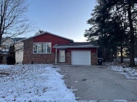 Photo of 1935 Highland Ave, Waukesha, WI 53186 (MLS # 1948587)