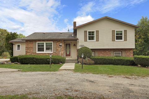 Photo of 12111 28th Ave, Pleasant Prairie, WI 53158 (MLS # 1939342)