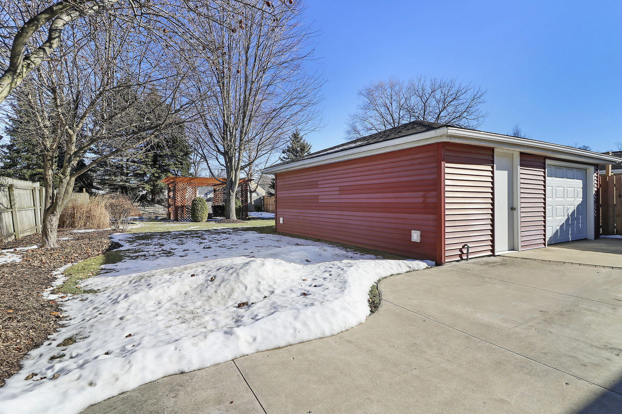 Kenosha, Wisconsin 53142, United States, 3 Bedrooms Bedrooms, ,2 BathroomsBathrooms,Residential,Active,16304