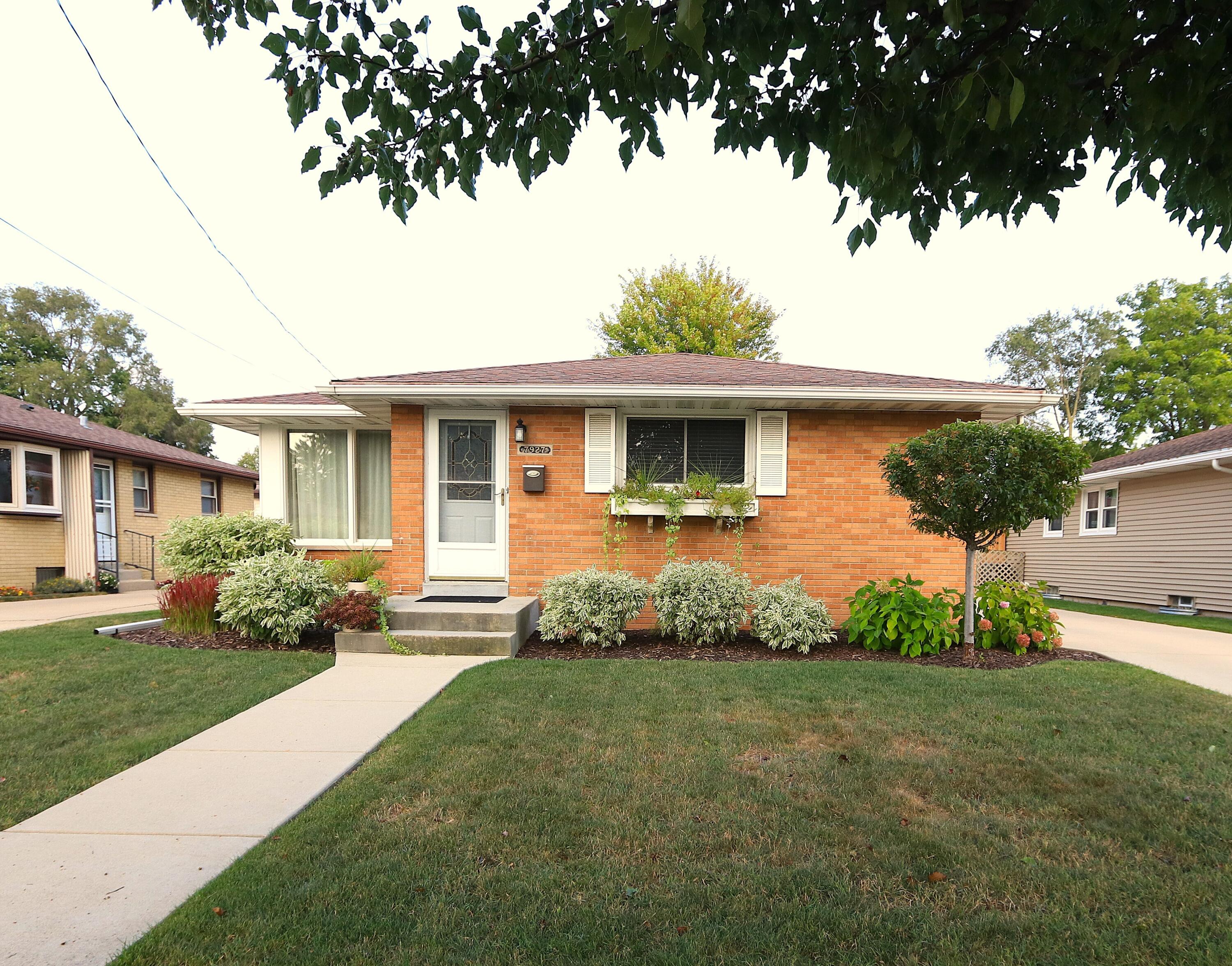 Kenosha, Wisconsin 53142, United States, 3 Bedrooms Bedrooms, ,2 BathroomsBathrooms,Residential,Active,16304