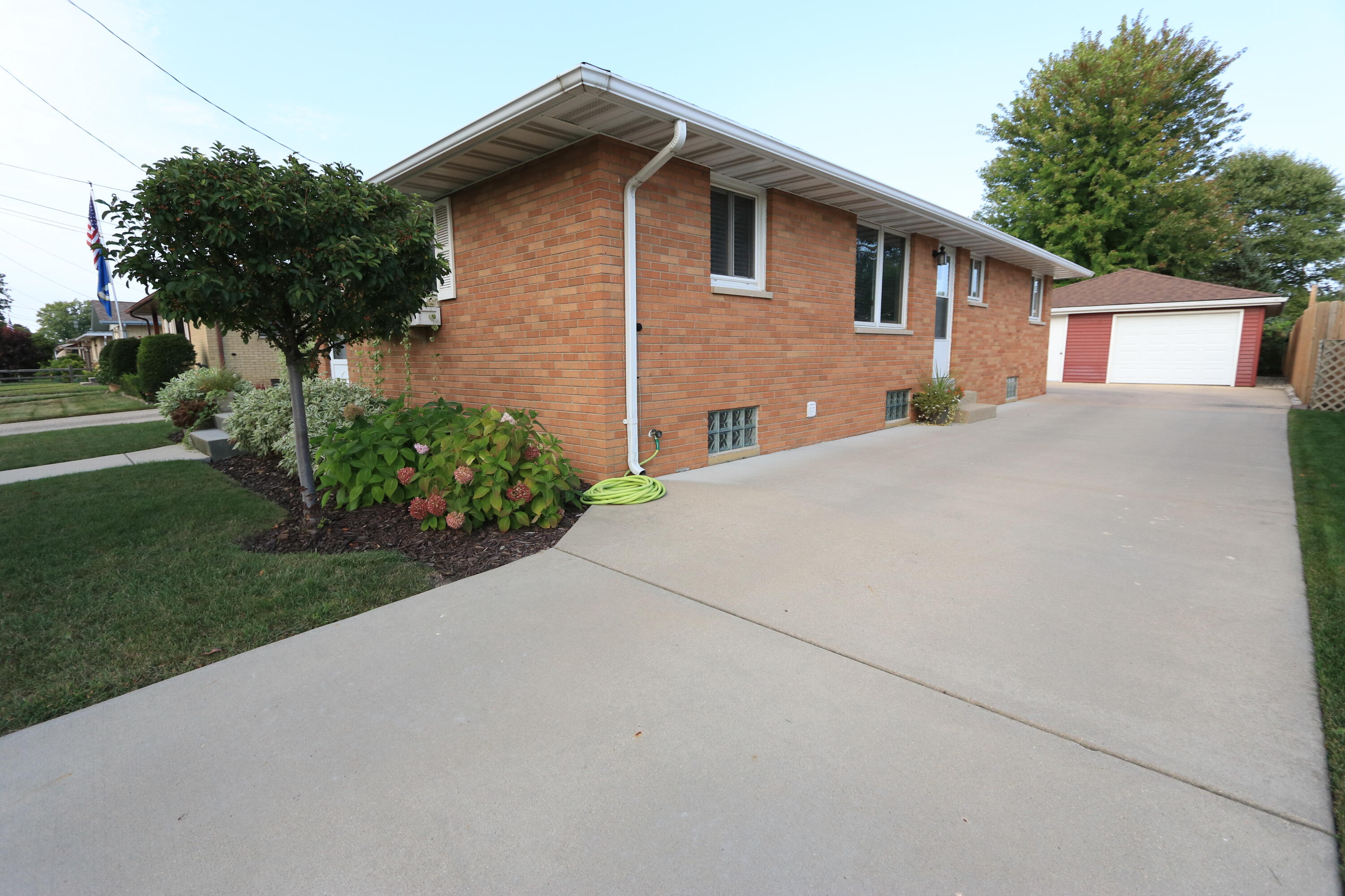 Kenosha, Wisconsin 53142, United States, 3 Bedrooms Bedrooms, ,2 BathroomsBathrooms,Residential,Active,16304